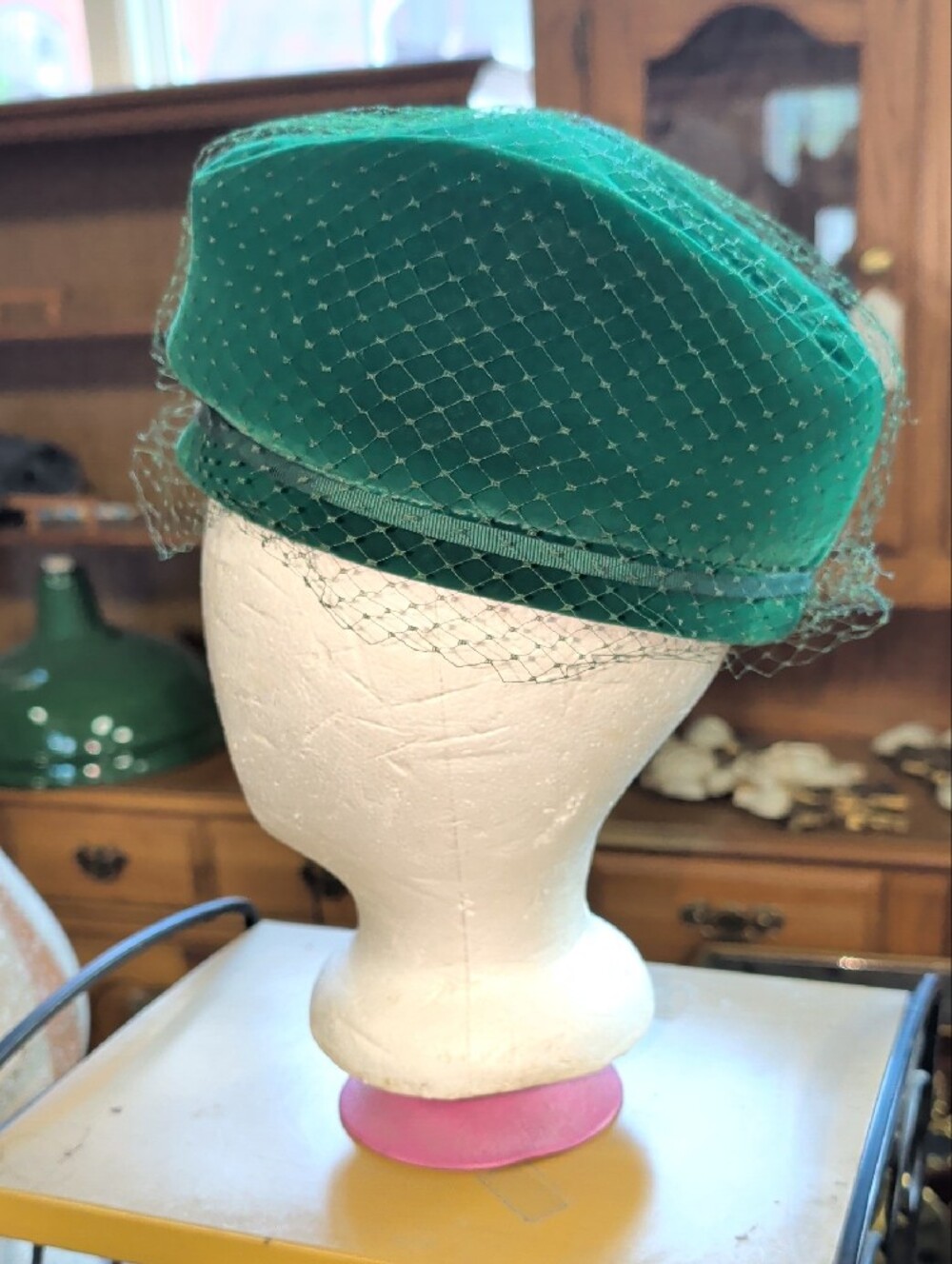 Mid Century Union Made Vintage Green Velvet Veiled Pillbox Hat - Picture 3 of 10